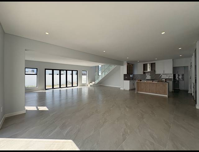 5 BEDROOM HOUSE FOR SALE IN SANDOWN